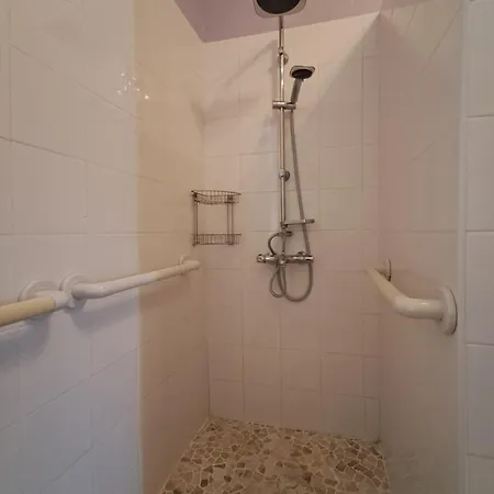 Proche De L Ardeche 펜션 *